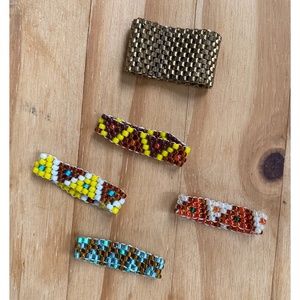 4 Handmade Native American beaded rings & 1 Banana Republic chain ring